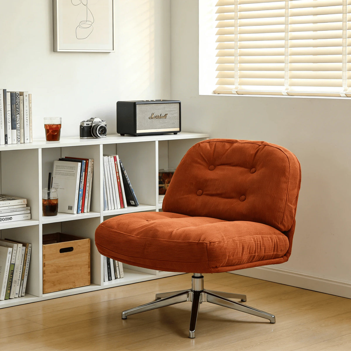 OEM Swivel Lounge Chair Cushioned Tufted Backrest Orange
