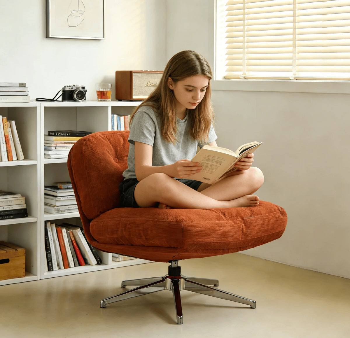 OEM Swivel Lounge Chair Cushioned Tufted Backrest Orange